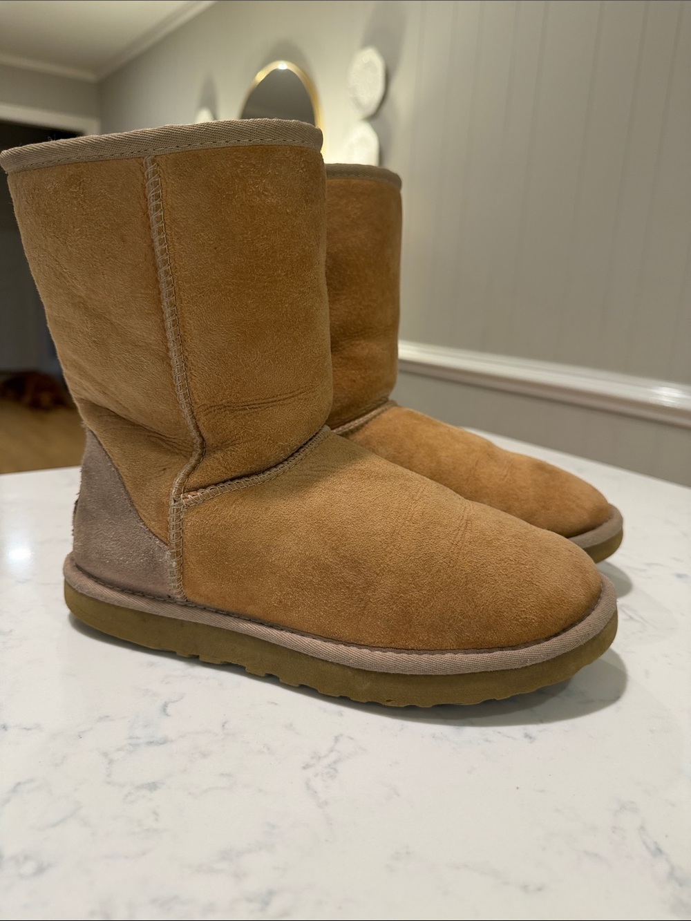 UGG Womens Classic II Short Suede Leather
Boots Chestnut Sand Wool Size 7